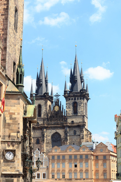 Old Town City Hall en Church of Our Lady voor Tyn in Praag - Foto, afbeelding