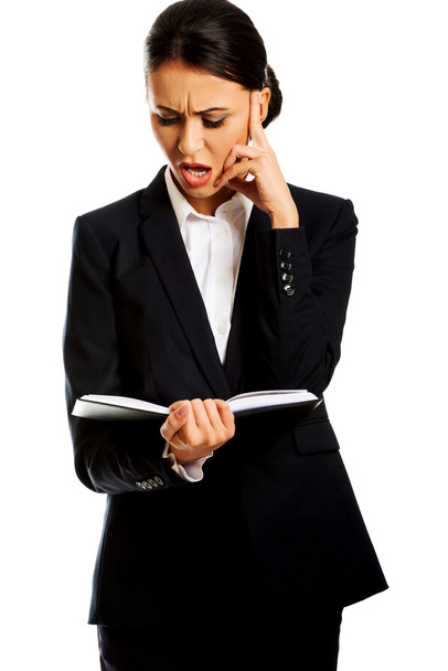 Businesswoman reading her notes - Zdjęcie, obraz