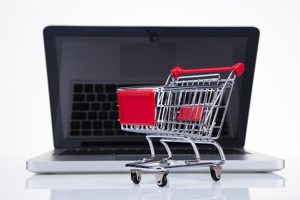 Concepto de compras en línea, Fondo informático
 - Foto, Imagen