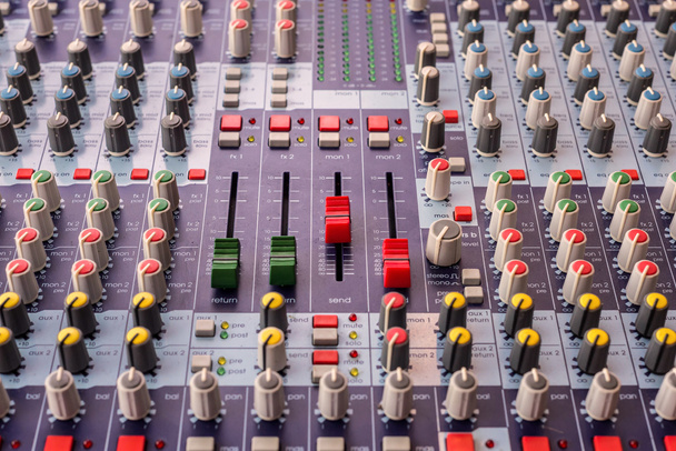 Zařízení pro ovládání mixéru zvuku - Fotografie, Obrázek