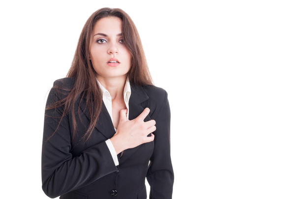 Mujer de negocios que tiene un ataque al corazón o paro cardíaco
 - Foto, imagen