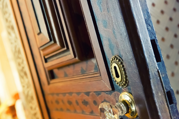 Ключова діра в дерев'яних дверях
 - Фото, зображення