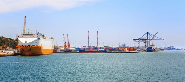 грузовой порт и корабли
 - Фото, изображение