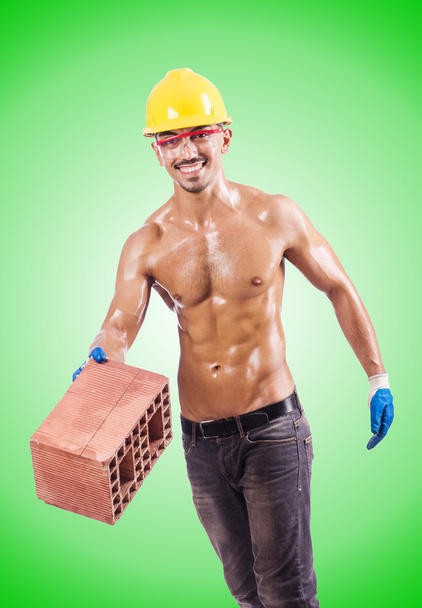 Мышечный строитель с кирпичами
 - Фото, изображение