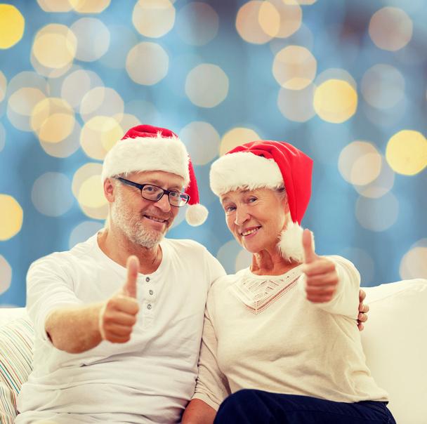 happy senior couple in santa helper hats - Foto, immagini