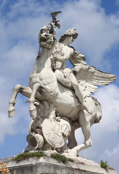 Estatua de Mercurio a caballo Pegasusin Tuileries Gardens of Paris
 - Foto, Imagen