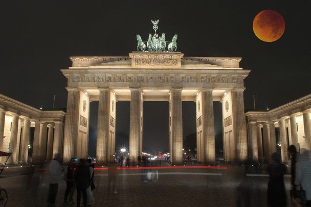 Portão de Brandemburgo com Lua Sangrenta, Berlim, Alemanha
 - Foto, Imagem