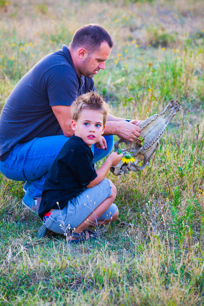 5 year old boy with his father - Φωτογραφία, εικόνα