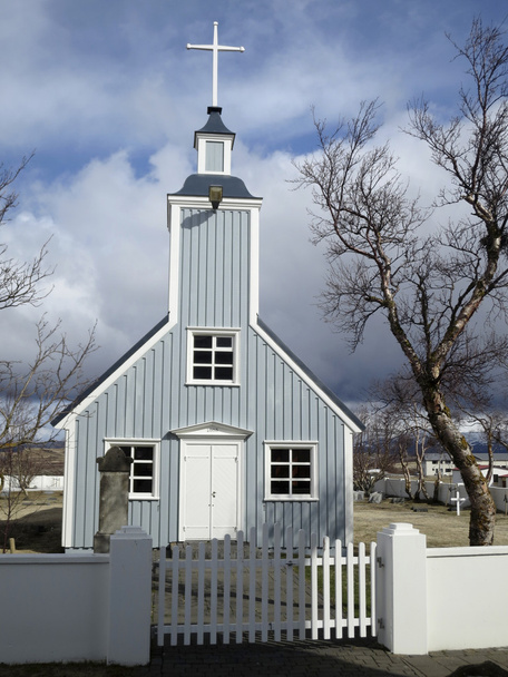 igreja de madeira típica na ilha
 - Foto, Imagem