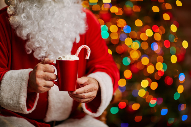 Santa Claus con taza de café con leche
 - Foto, Imagen