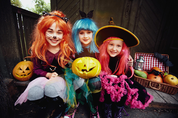 Ragazze in costumi di Halloween - Foto, immagini