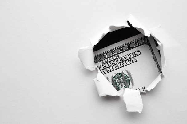 Kağıt deliğe yüz dolar - Fotoğraf, Görsel