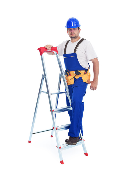 Разнорабочий или рабочий, опирающийся на лестницу
 - Фото, изображение