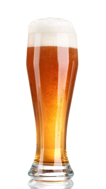 Beer in a glass isolated on white - Foto, imagen