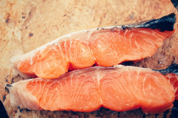 Свежий сырой лосось
 - Фото, изображение