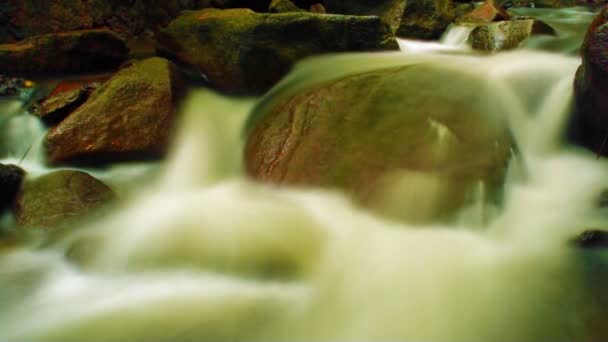 Cascada suave
 - Metraje, vídeo