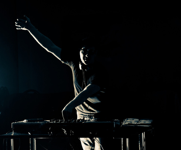 DJ im Club - Foto, Bild