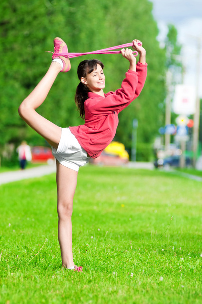 Girl doing stretching exercise. Yoga - Foto, afbeelding