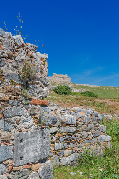 Ruined old stone wall - Φωτογραφία, εικόνα