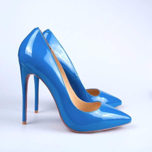 mavi ayakkabılar beyaz arkaplanda izole edilmiş - Fotoğraf, Görsel