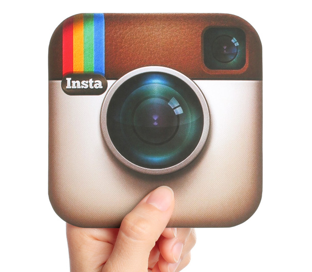 Hand holds Instagram logotype printed on paper - Zdjęcie, obraz