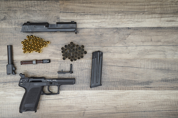 Όπλο με καινούργια και μεταχειρισμένα σφαίρες - Φωτογραφία, εικόνα