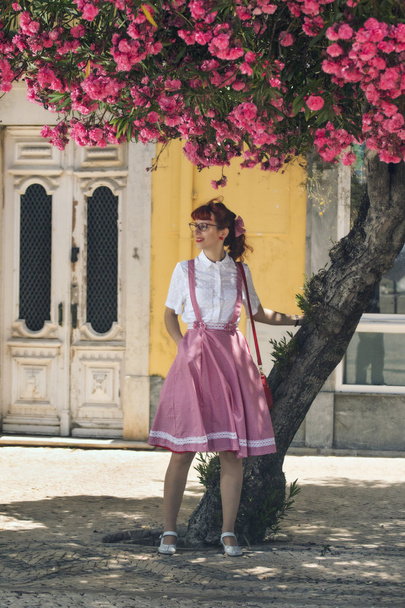 mujer en ropa de estilo vintage
 - Foto, imagen