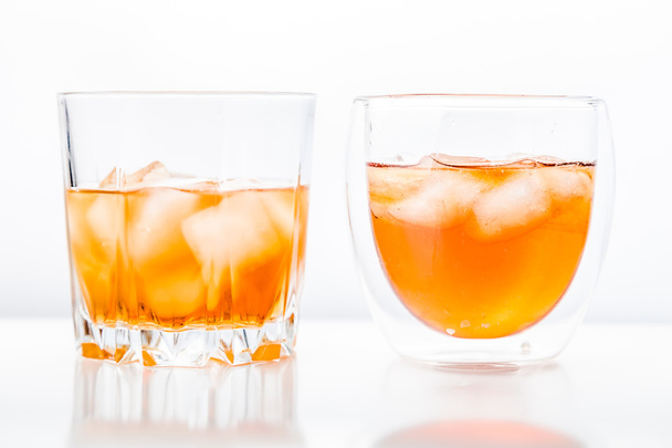 Two different glasses of whiskey - Foto, Bild