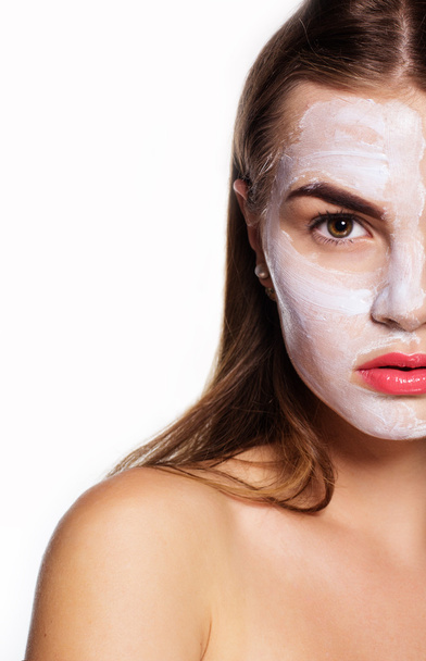 Pretty girl with clay face pack, spa concept - Foto, afbeelding