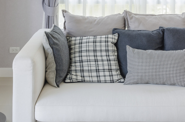 sofá moderno branco na sala de estar moderna
 - Foto, Imagem