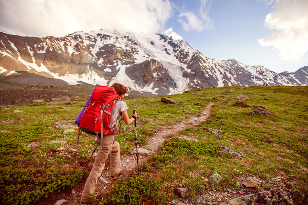Hiker in Altai mountains, Russian Federation - 写真・画像