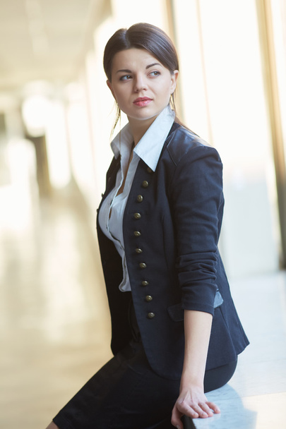 businesswoman in office hallway - Foto, immagini