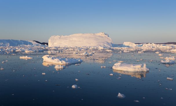 Glaciares e icebergs de Groenlandia
 - Foto, Imagen