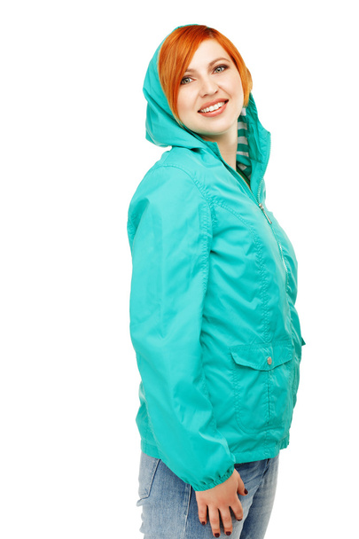 Portrét mladé krásné dívky v bundě s kapucí isola - Fotografie, Obrázek