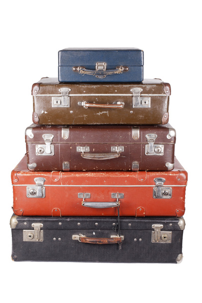 Montón de maletas viejas aisladas
 - Foto, Imagen