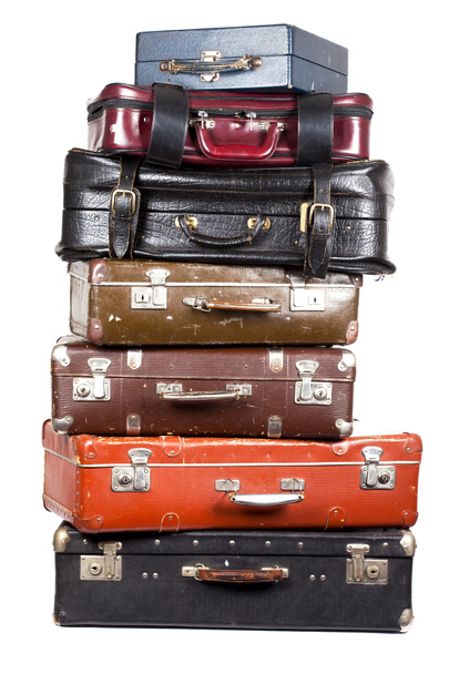 Montón de maletas viejas aisladas
 - Foto, Imagen