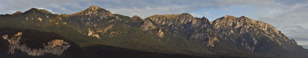 Sunrice dans les montagnes de Bucegi
 - Photo, image
