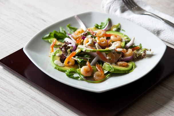 Salad with avocado and shrimps on the square ceramic plate horizontal - Φωτογραφία, εικόνα