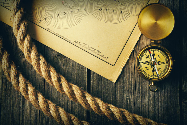 starožitný kompas a lana - Fotografie, Obrázek