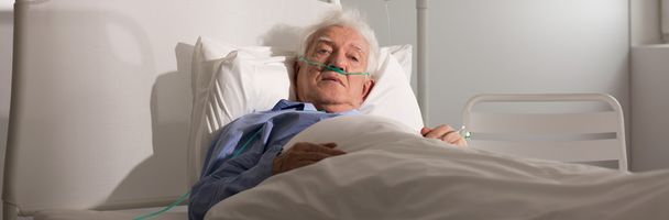 Elder man in bed - Foto, Imagem