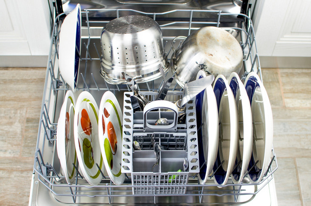 Nyissa meg a mosogatógép - háztartás házimunkák készülékek - Fotó, kép