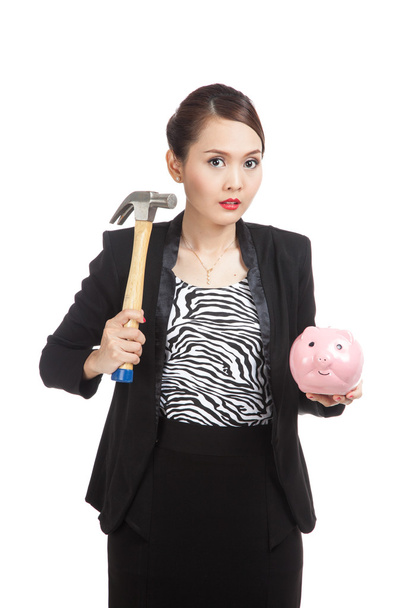 Asian business woman with pig coin bank and hammer - Фото, изображение
