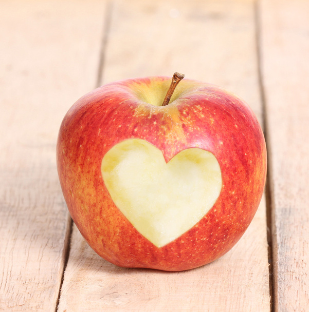 Jabłko miłości kształt serca - Zdjęcie, obraz
