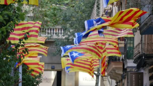 Separatistické Flagstaff katalánské nezávislosti v větrný den - Záběry, video