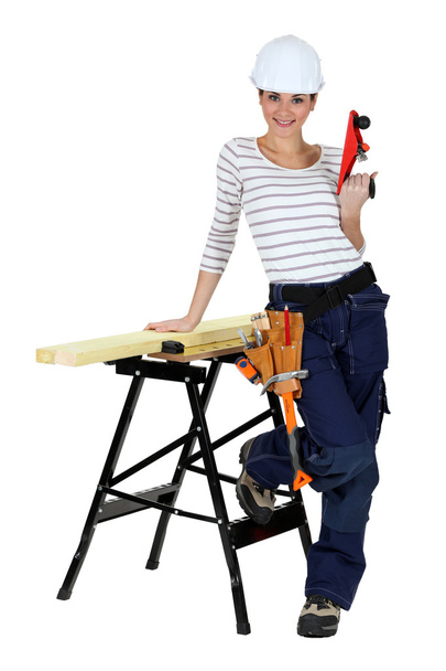 Mujer usando plano de madera
 - Foto, Imagen