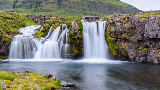 Waterval aan de Kirkjufell berg, IJsland - Foto, afbeelding