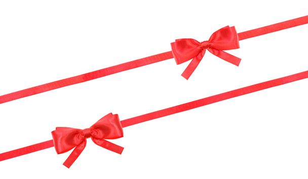 красный атласный бантик и ленты на белом - комплект 58
 - Фото, изображение