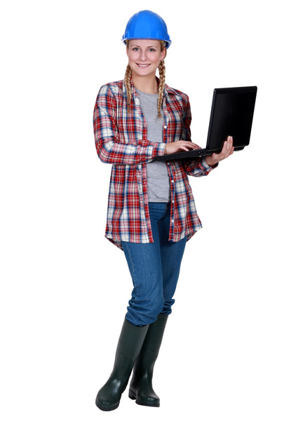 A female foreman with a laptop. - 写真・画像