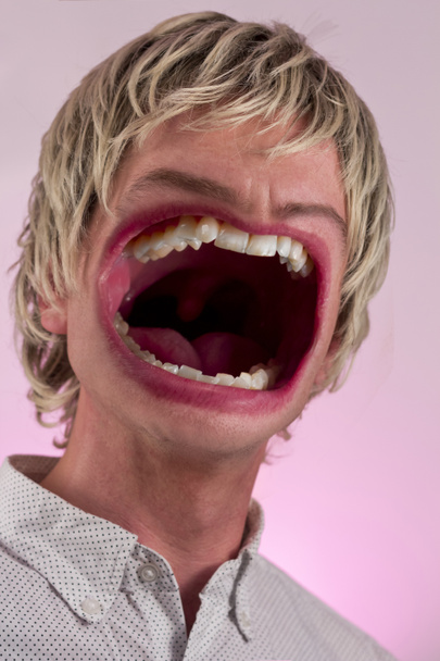 Сердитий величезний рот
 - Фото, зображення