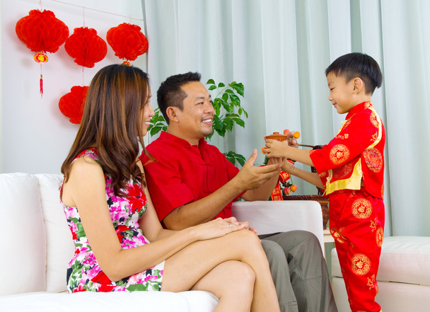 Asian Family - Фото, изображение